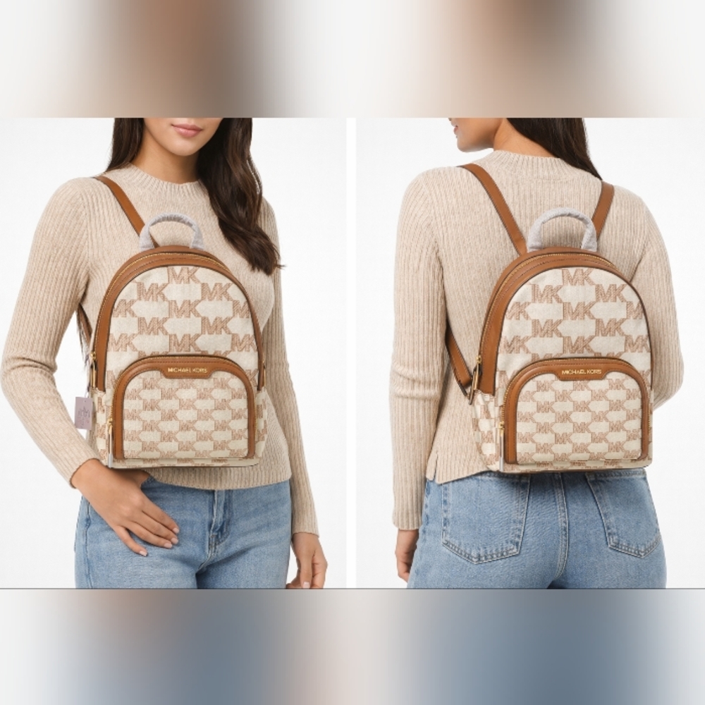 #3005 Brand new with tags, this authentic Michael Kors Jaycee Medium Zip Pocket